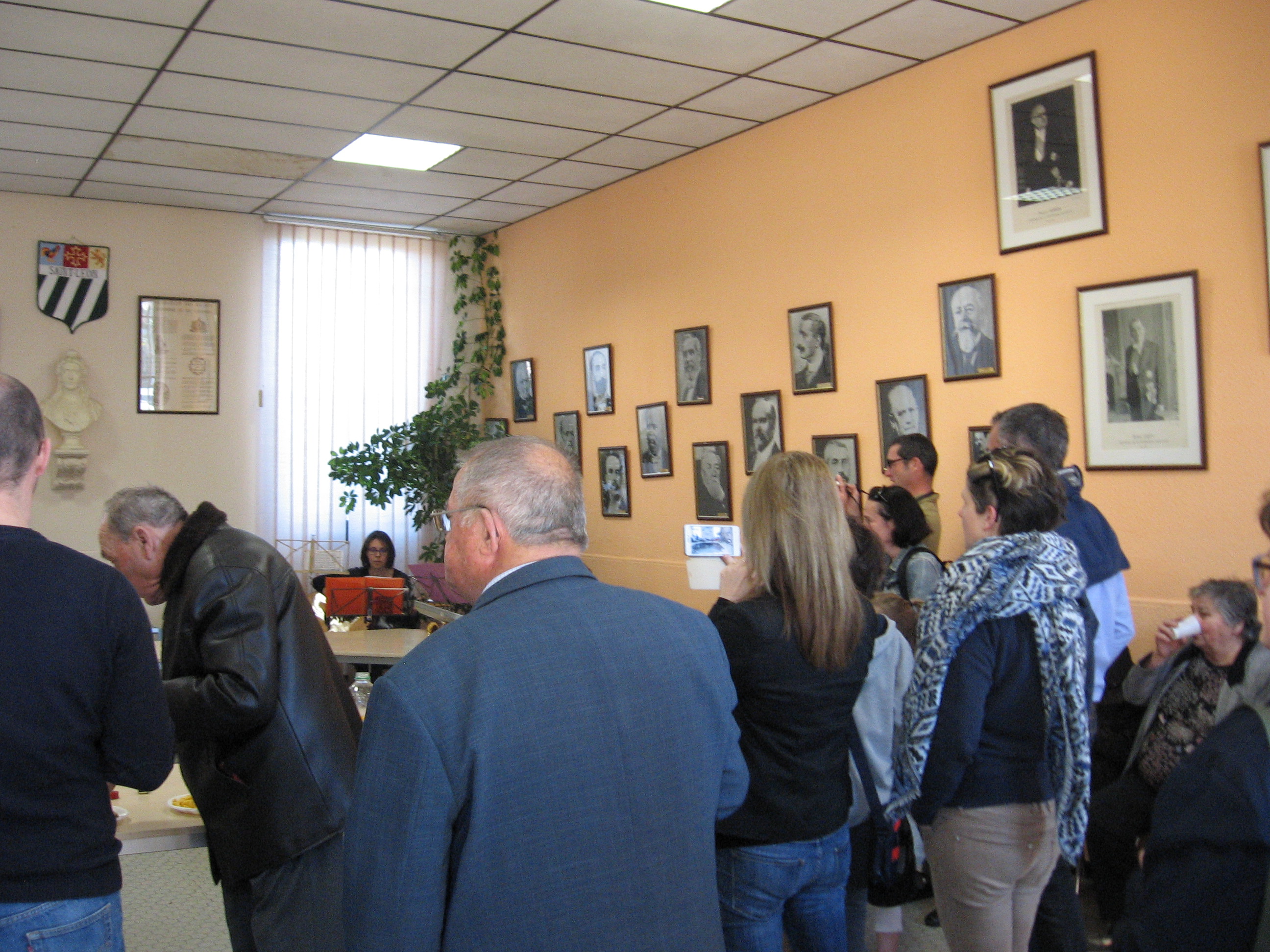Vin d'honneur à la Mairie accompagné par l'Ecole de musique