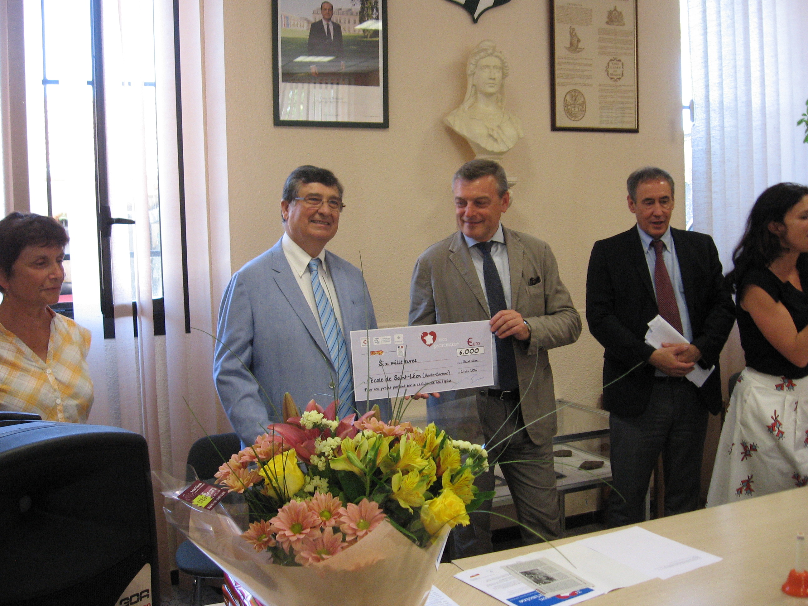 Remise du chèque de 6000 € grand prix du concours " j'aime mon patrimoine"